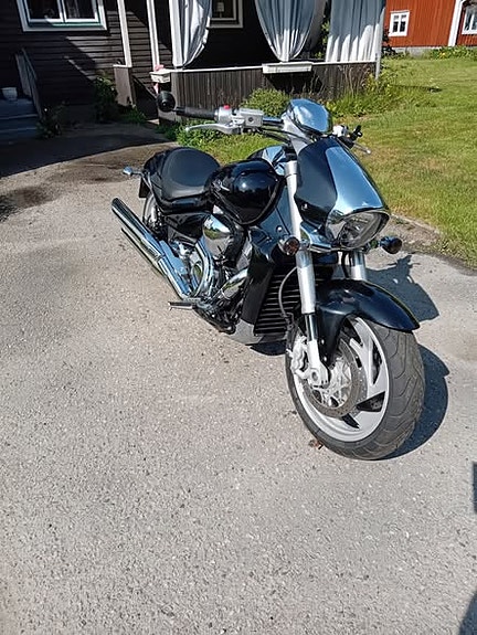 Suzuki M1800R Intruder 2 of 3
