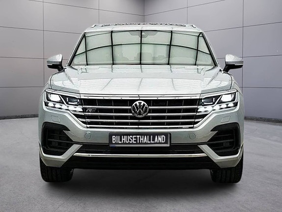 Volkswagen Touareg 3 of 5