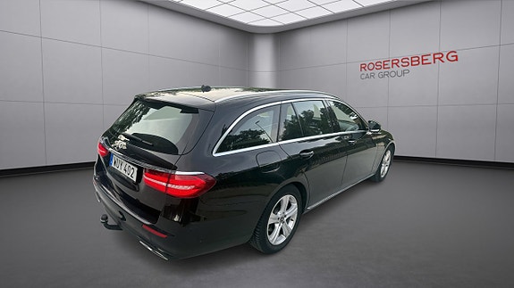 Mercedes-Benz E220 5 of 5