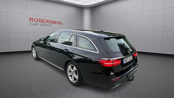 Mercedes-Benz E220 2 of 5