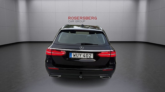 Mercedes-Benz E220 4 of 5
