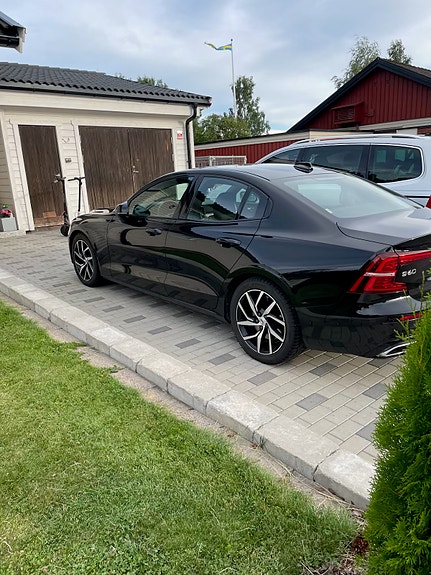 Volvo S60 4 of 5