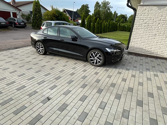 Volvo S60 2 of 5