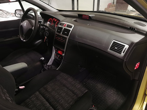 Peugeot 307 9 of 18