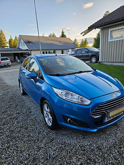 Ford Fiesta 2 of 5