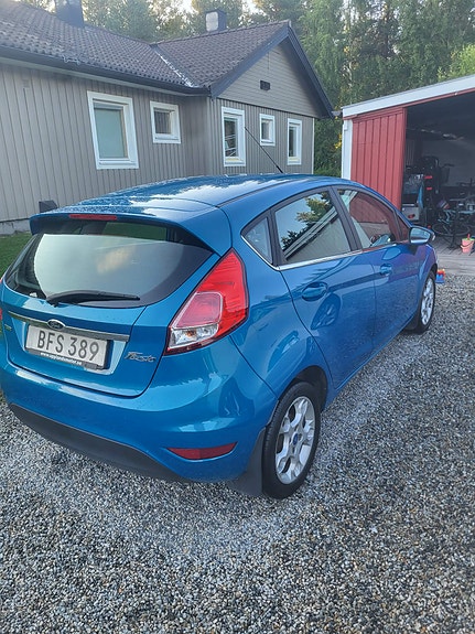 Ford Fiesta 4 of 5