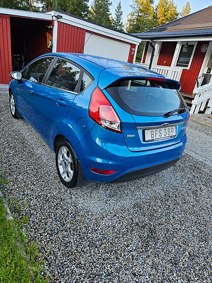 Ford Fiesta 3 of 5