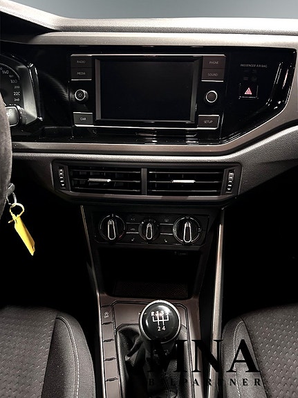 Volkswagen Polo 13 of 19