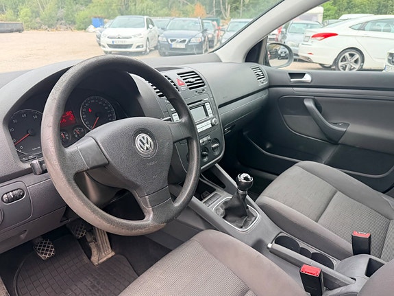 Volkswagen Golf V 8 of 8