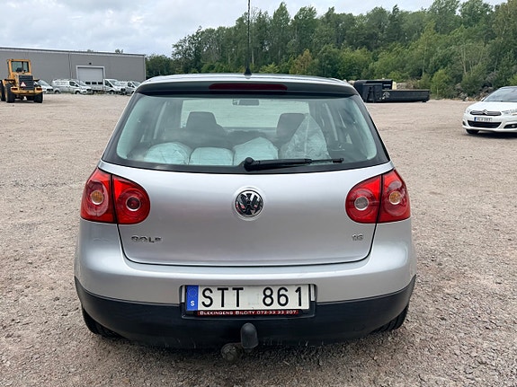 Volkswagen Golf V 5 of 8