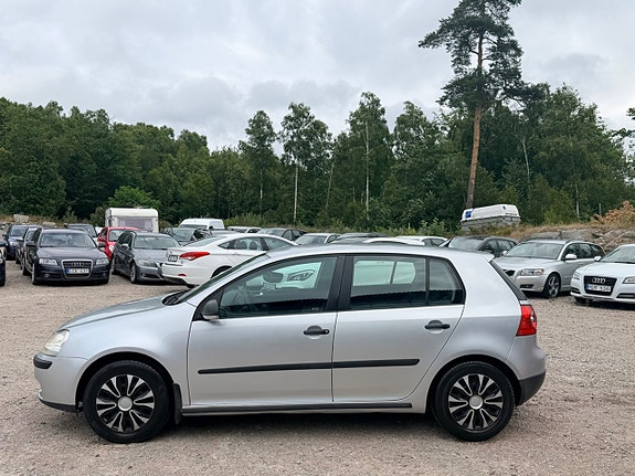 Volkswagen Golf V 4 of 8