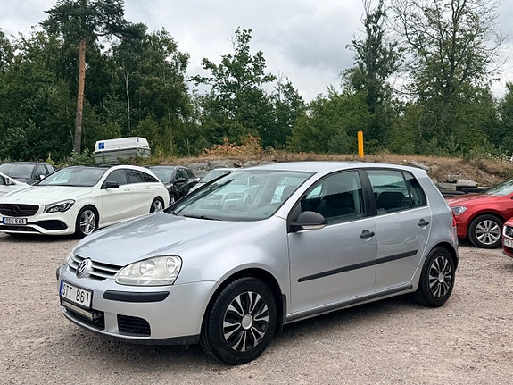 Volkswagen Golf V 3 of 8