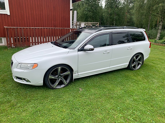 Volvo V70 2 of 5