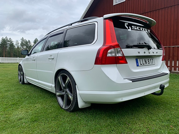 Volvo V70 3 of 5