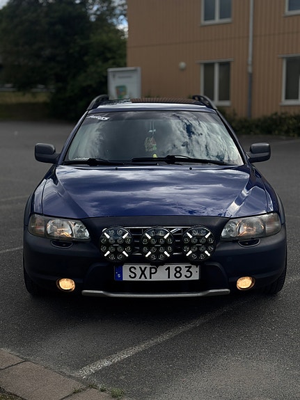 Volvo XC70 2 of 8
