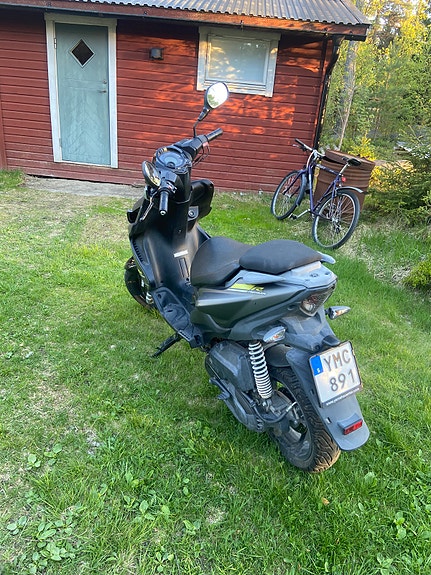 Yamaha Aerox 4t 4 of 5