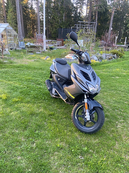 Yamaha Aerox 4t 2 of 5