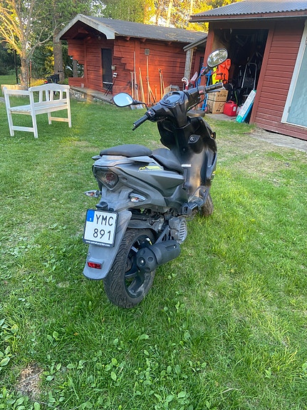 Yamaha Aerox 4t 3 of 5