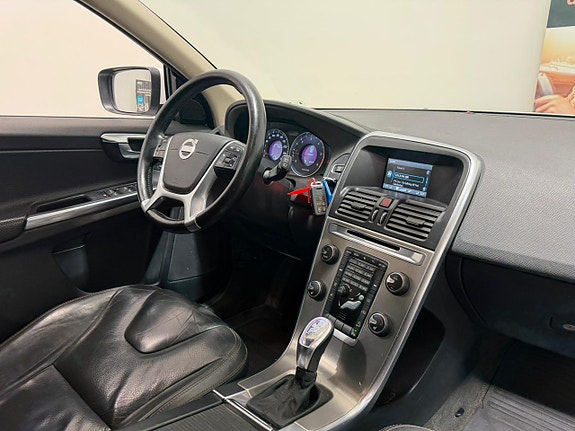 Volvo XC60 2 of 5