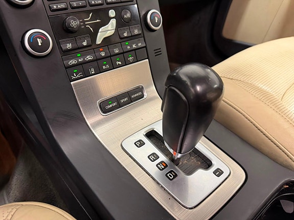 Volvo V70 2 of 5