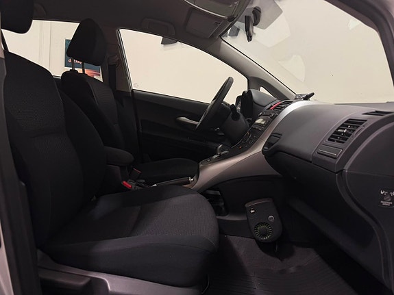 Toyota Auris 6 of 18