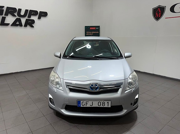 Toyota Auris 7 of 18