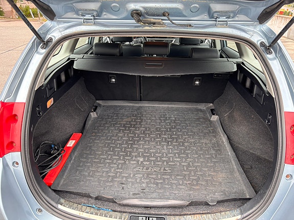 Toyota Auris 8 of 15