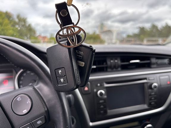 Toyota Auris 9 of 15