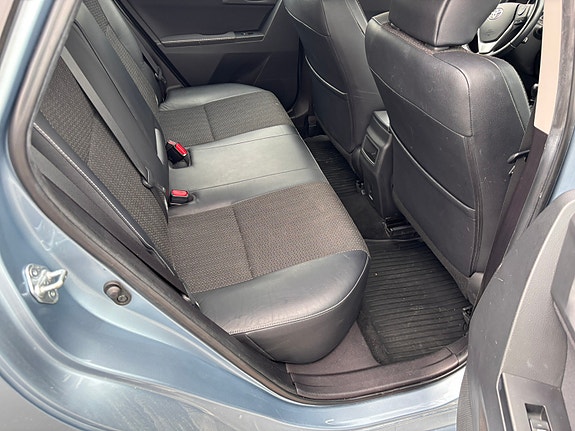 Toyota Auris 6 of 15