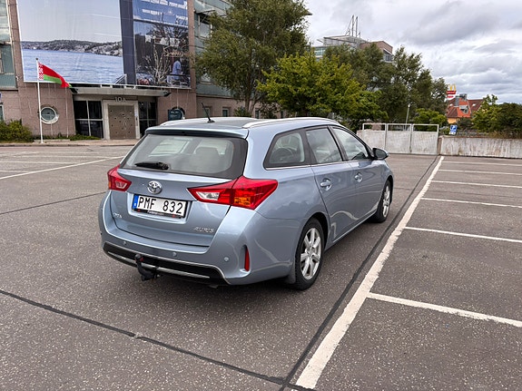Toyota Auris 4 of 5