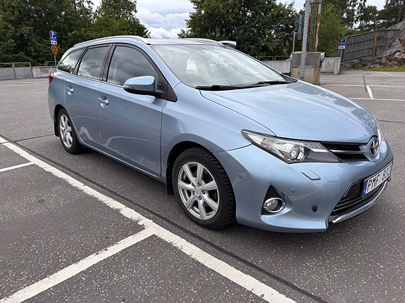 Toyota Auris 3 of 5