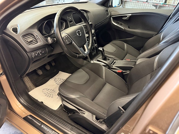 Volvo V40 19 of 30