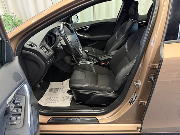 Volvo V40 12 of 30