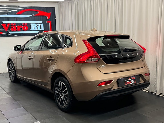 Volvo V40 2 of 30