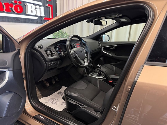 Volvo V40 11 of 30