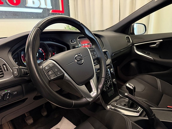 Volvo V40 13 of 30