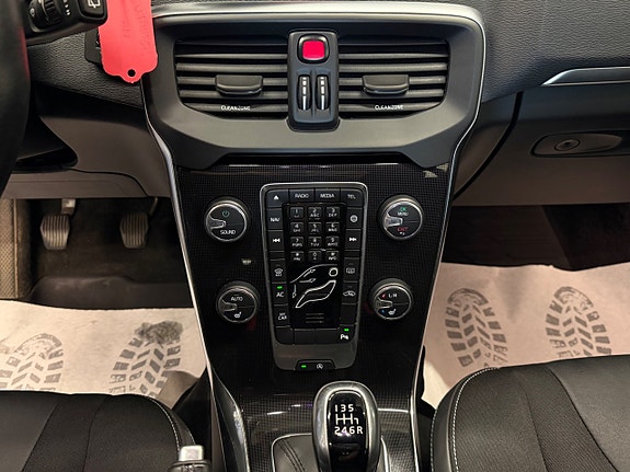 Volvo V40 18 of 30