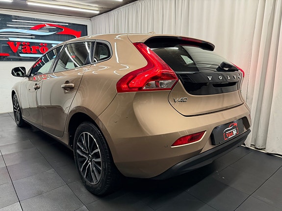 Volvo V40 4 of 30