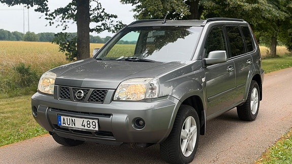 Nissan X-Trail 2 of 5