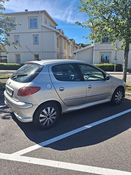 Peugeot 206 2 of 5