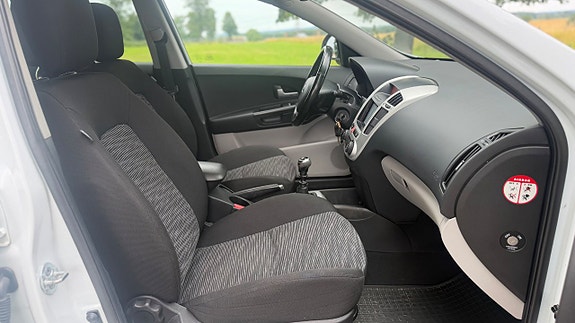 Kia Ceed 12 of 16