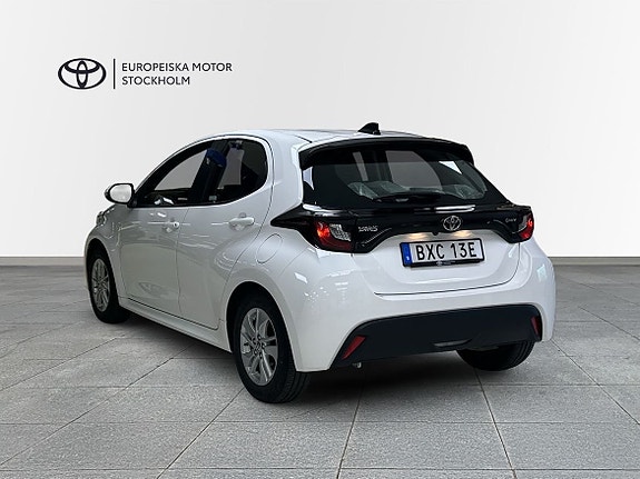 Toyota Yaris 2 of 12