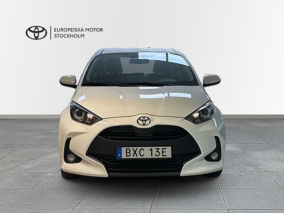 Toyota Yaris 5 of 12