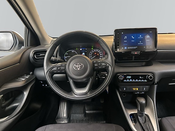 Toyota Yaris 9 of 12