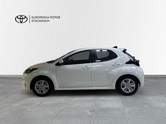 Toyota Yaris 3 of 12
