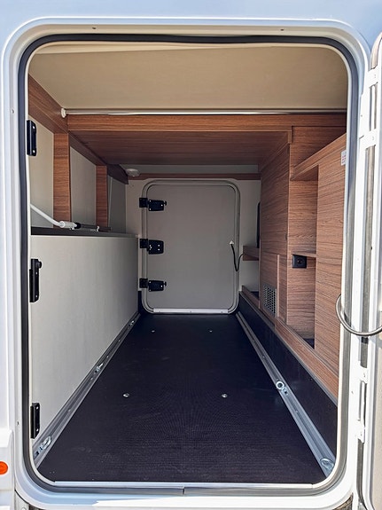Knaus Live 700 MEG 13 of 13