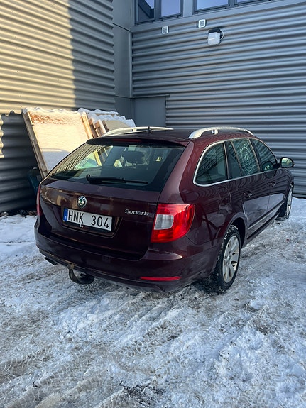 Skoda Superb 2 of 5
