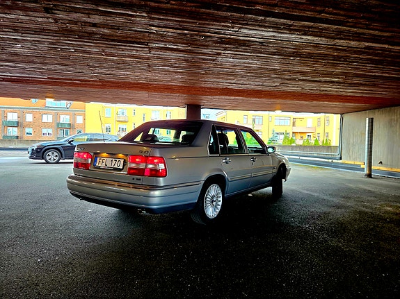 Volvo 960 2 of 5