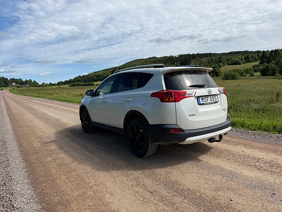 Toyota RAV4 4 of 5