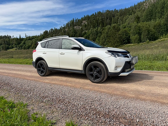 Toyota RAV4 2 of 5
